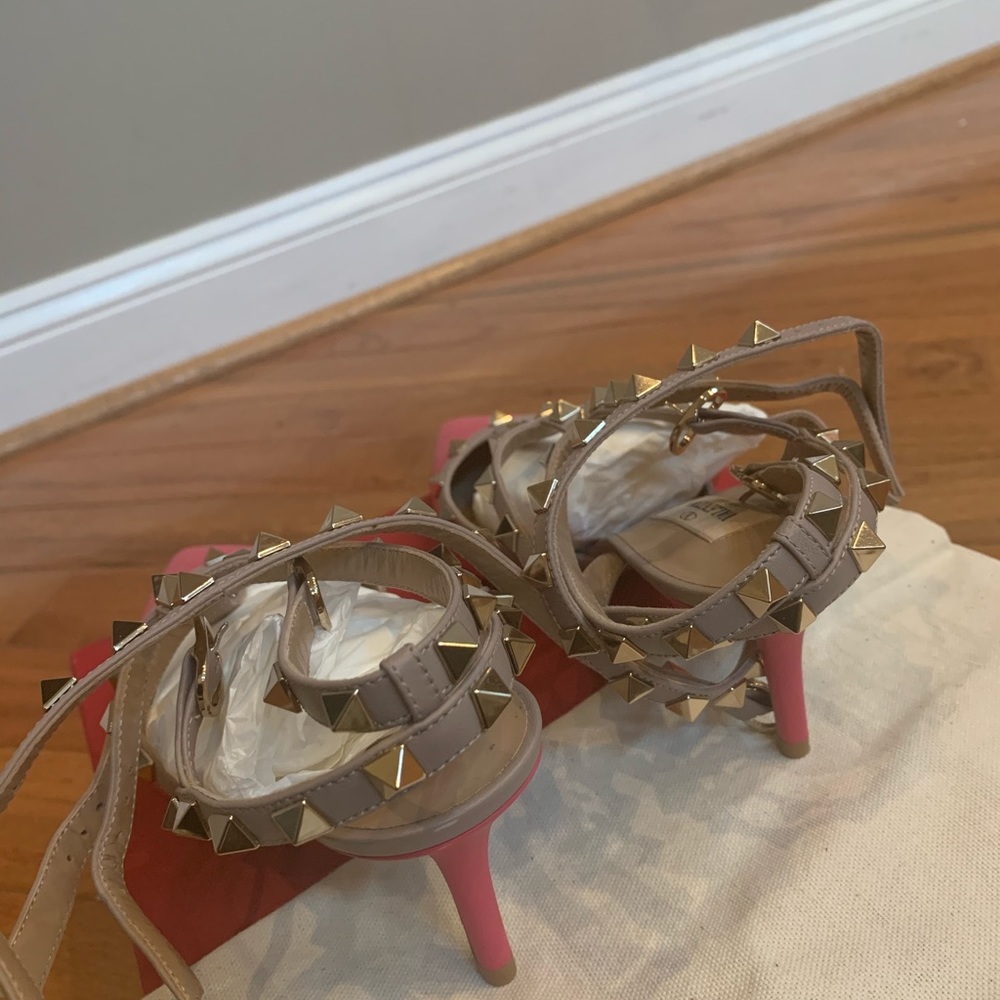 Valentino Rock stud mid-heel, dust bag.